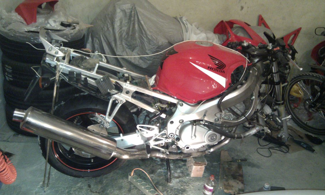 F4i regulator under cowl 3.jpg